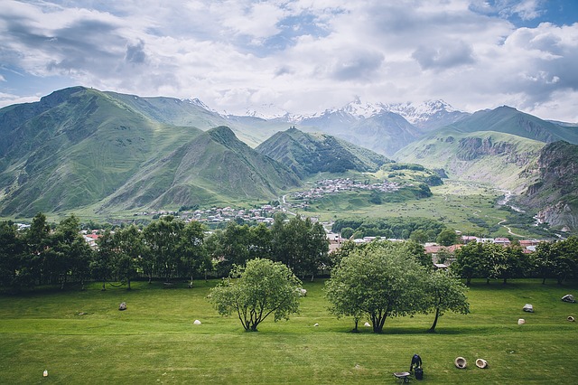 mountain scenery in stepantsminda georgia